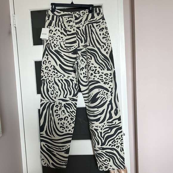 Mother High Waisted Curbside Heel Jeans Color: Atk Animal Tracks - Picture 9 of 9